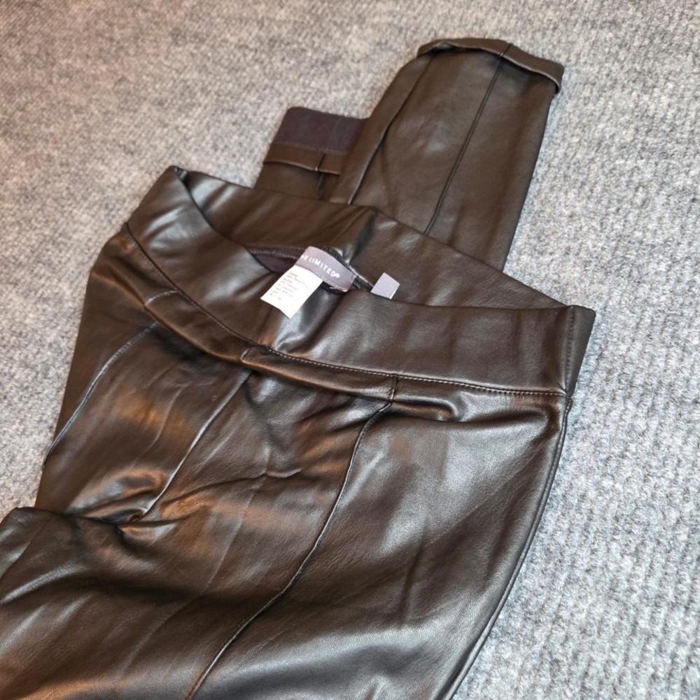 The Limited Women's Black Faux Leather Moto Leggings Pintuck Knee Seamed Size M